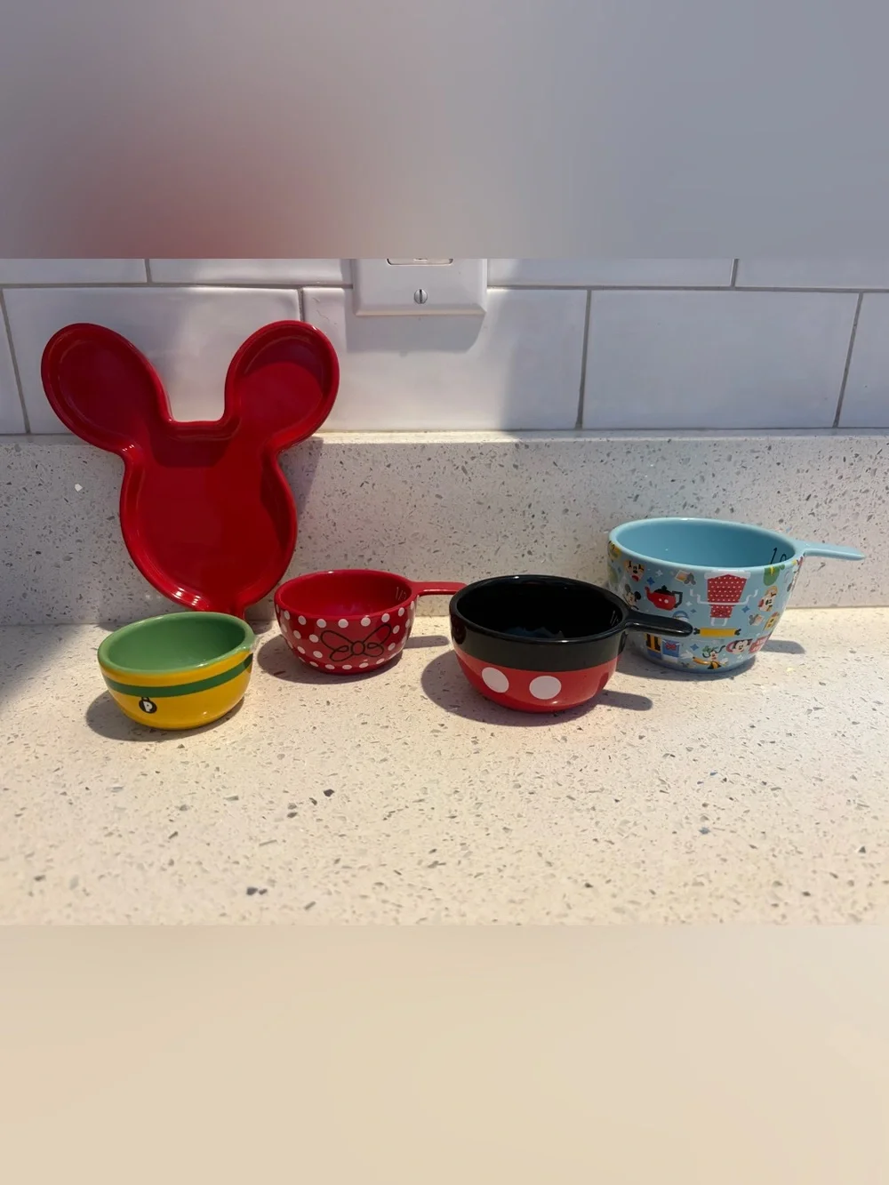 Disney Red Mickey Mouse Plate and Colorful Character Measuring Cups